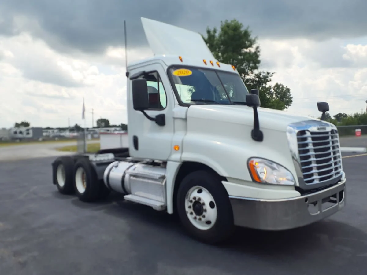 2020 Freightliner Cascadia in Clarksville, IN — photo 3