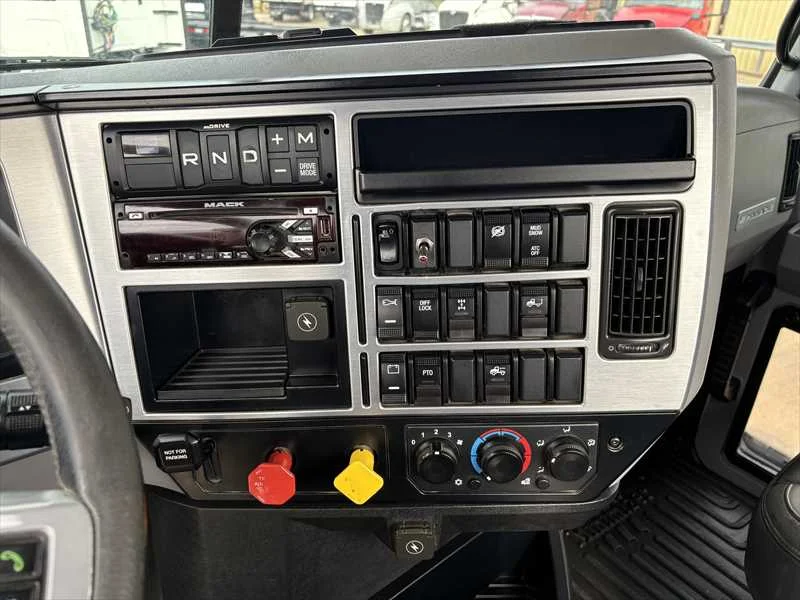 2021 Mack Pinnacle - image 13