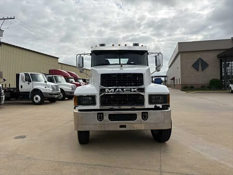 2021 Mack Pinnacle - image 8