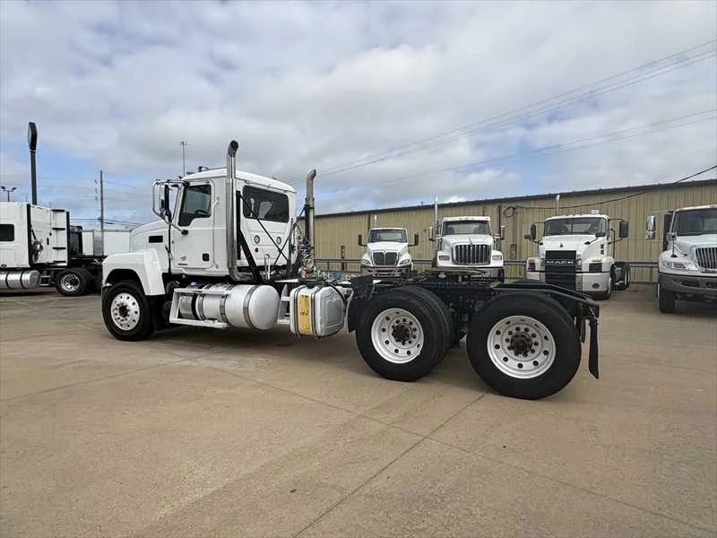 2021 Mack Pinnacle - image 2