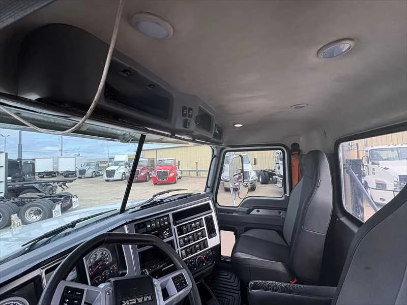 2021 Mack Pinnacle - image 14