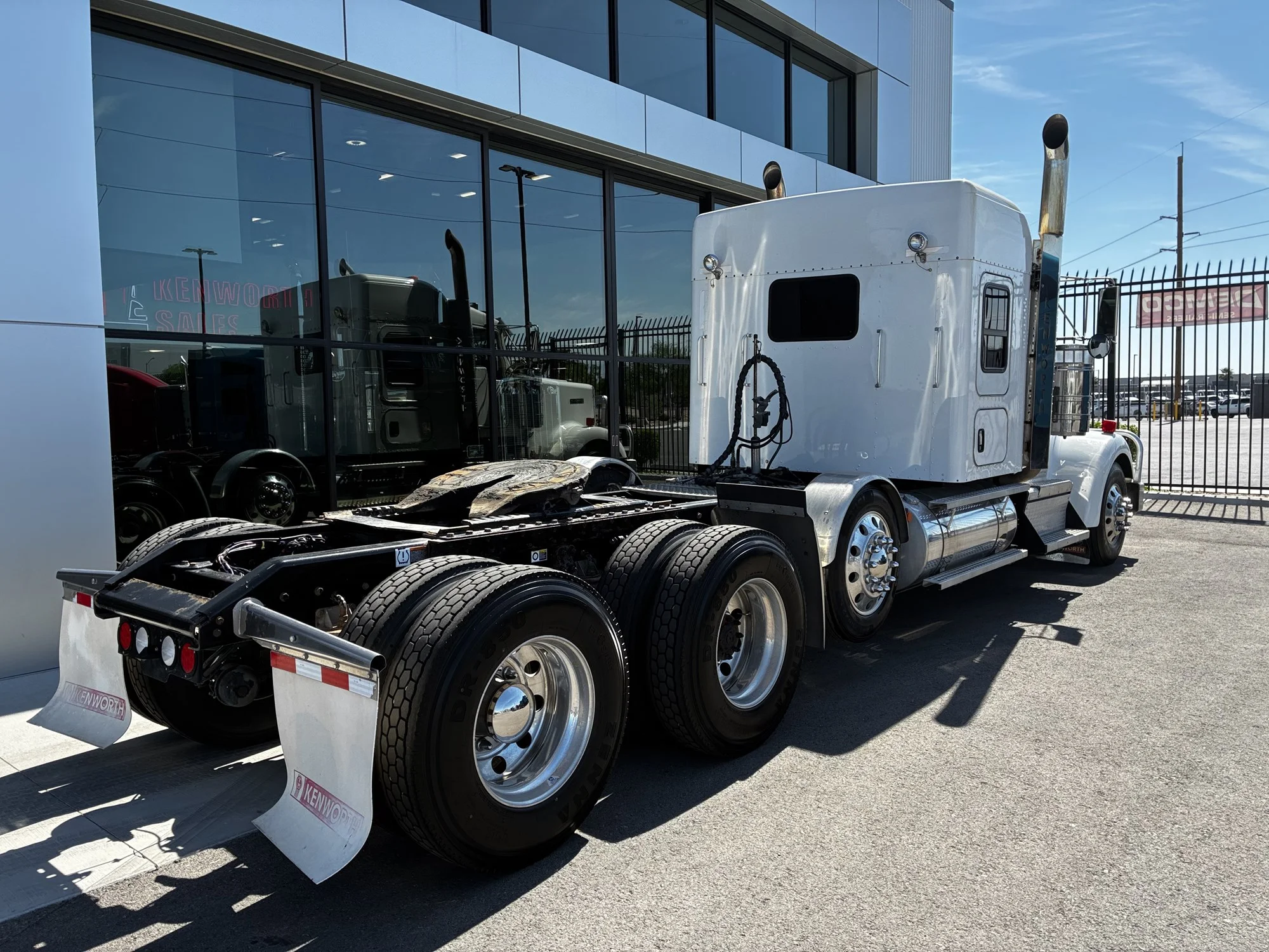 2019 Kenworth W900 - image 4