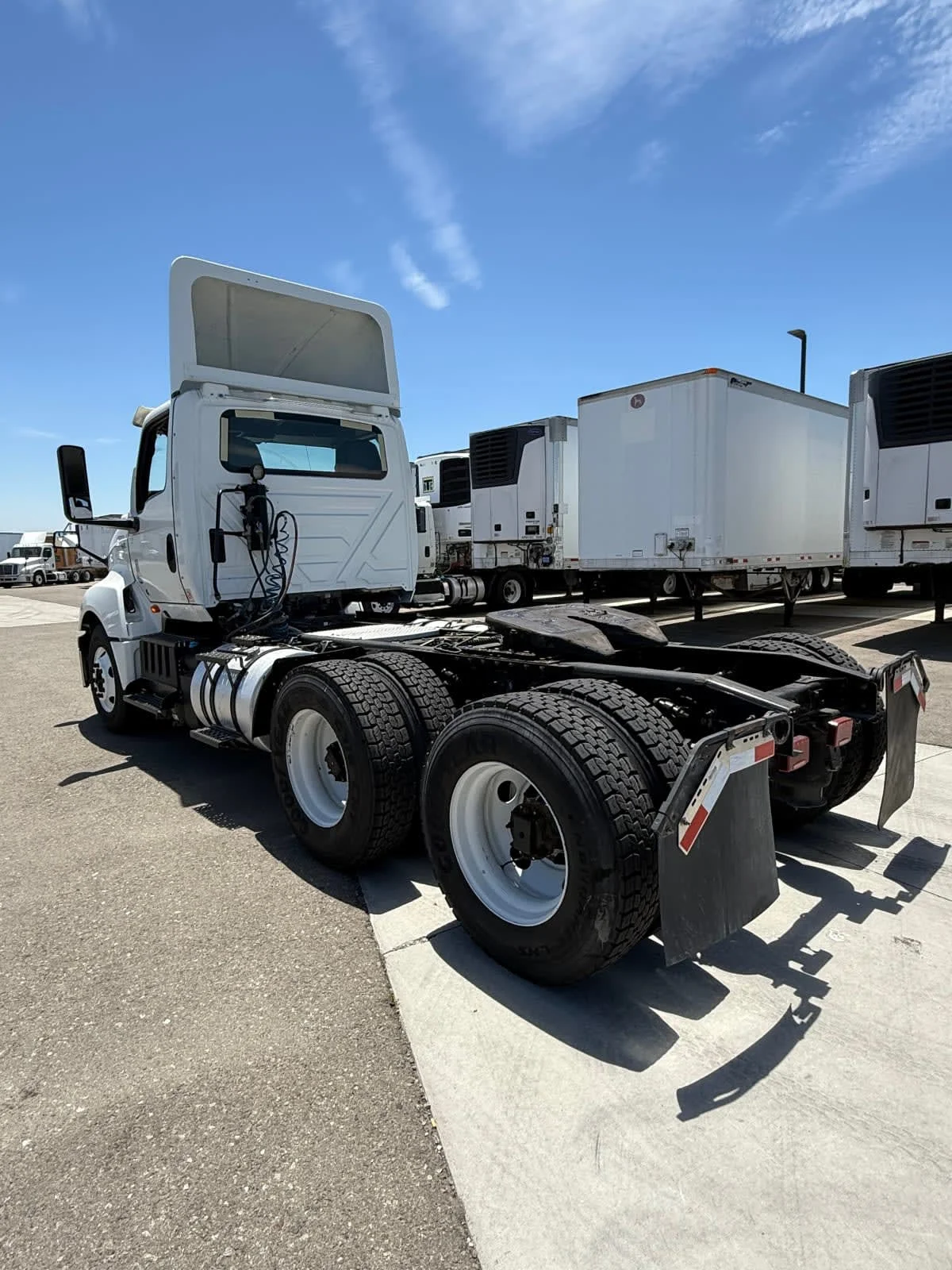 2019 International LT - image 6