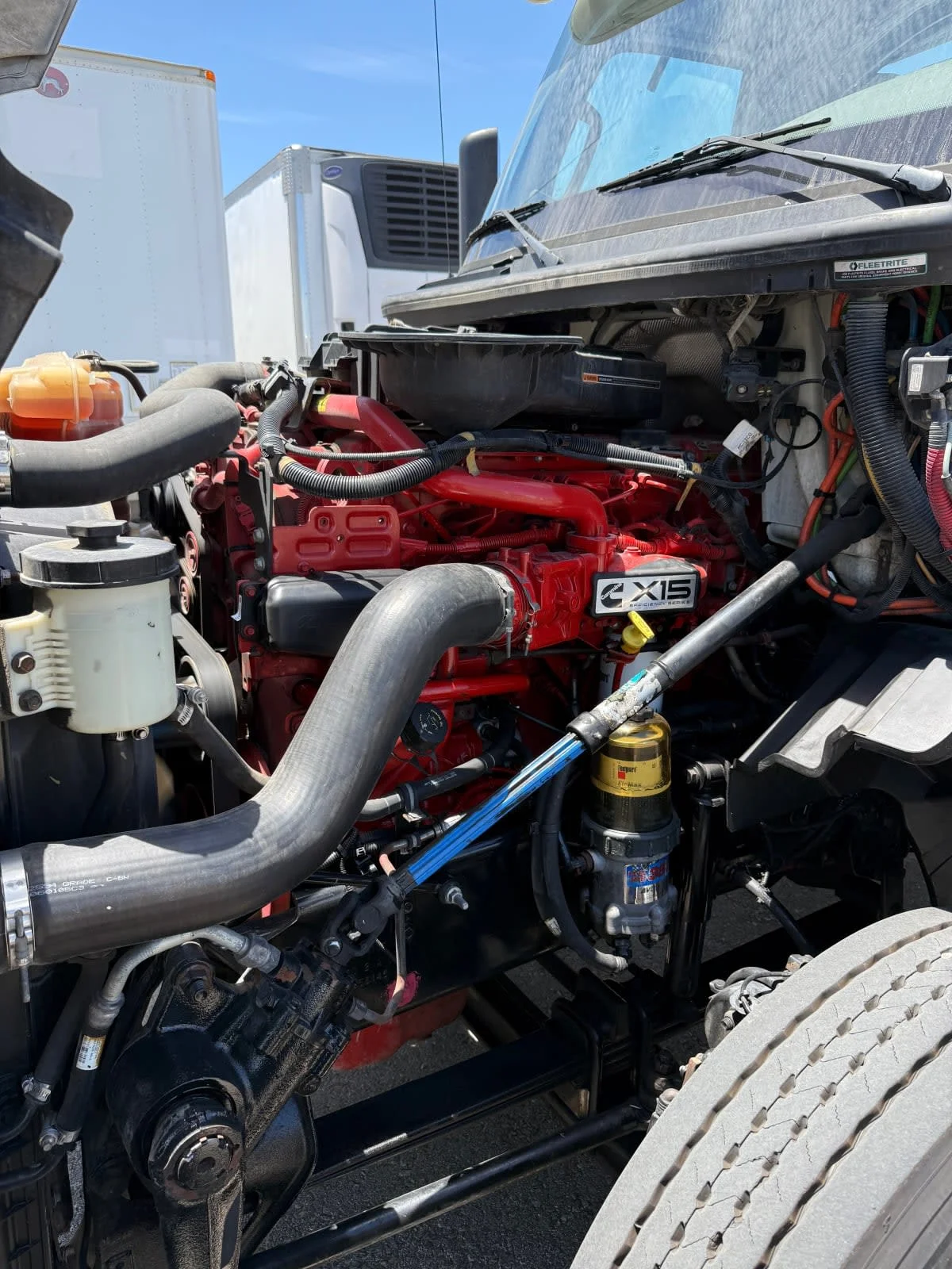 2019 International LT - image 8