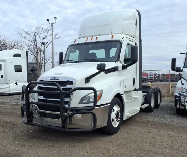 2021 Freightliner Cascadia in Appleton, WI