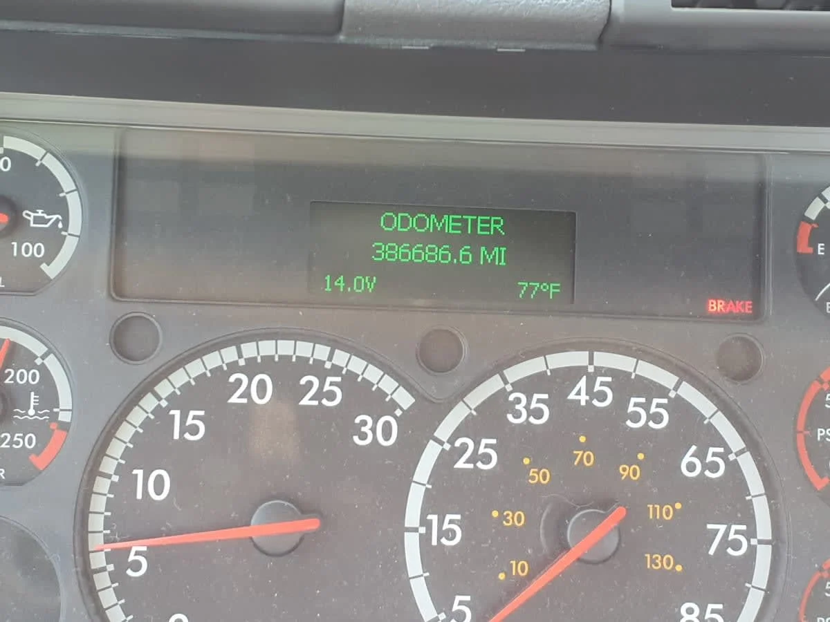 2018 Freightliner Cascadia - image 9