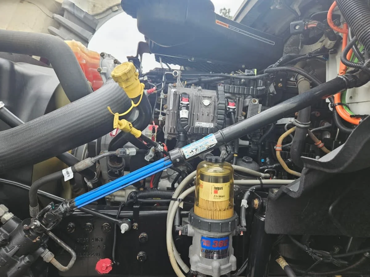 2019 International LT - image 8