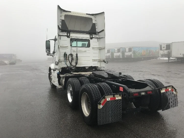 2020 Volvo VNR 640 - image 5