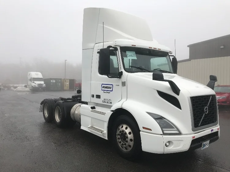 2020 Volvo VNR 640 in Pottsville, PA