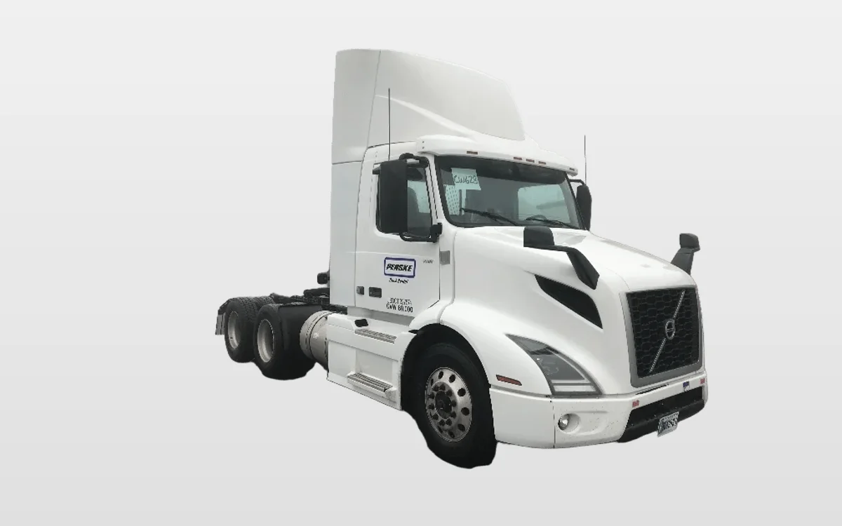 2020 Volvo VNR 640 - image 1