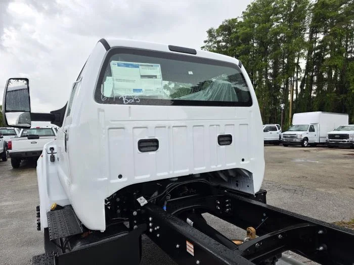 2027 Ford F-750 — photo 17