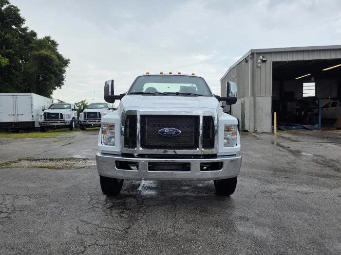 2027 Ford F-750 — photo 3