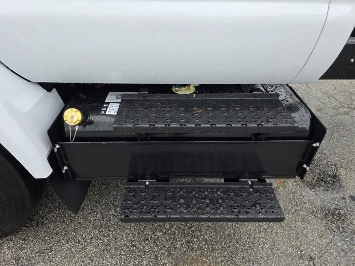 2027 Ford F-750 — photo 11