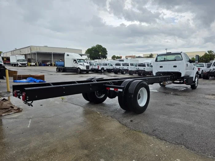 2027 Ford F-750 — photo 6