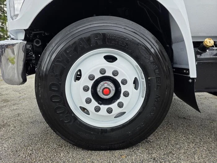 2027 Ford F-750 — photo 10