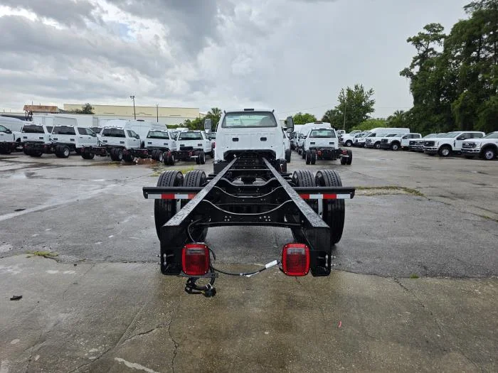2027 Ford F-750 — photo 7