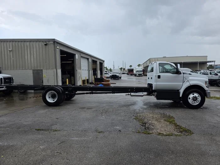 2027 Ford F-750 — photo 5