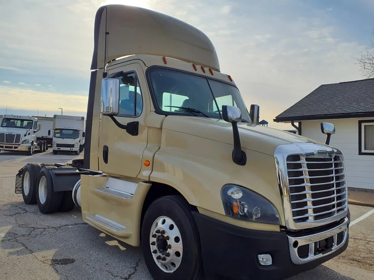 2019 Freightliner Cascadia in O'fallon, MO — photo 3
