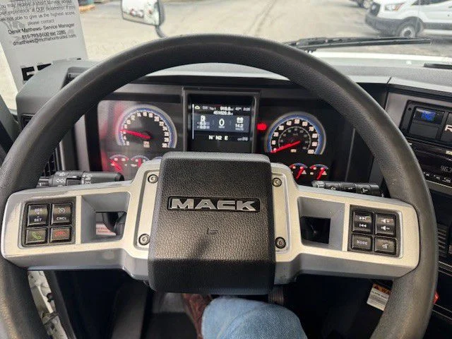 2020 Mack Anthem - image 13