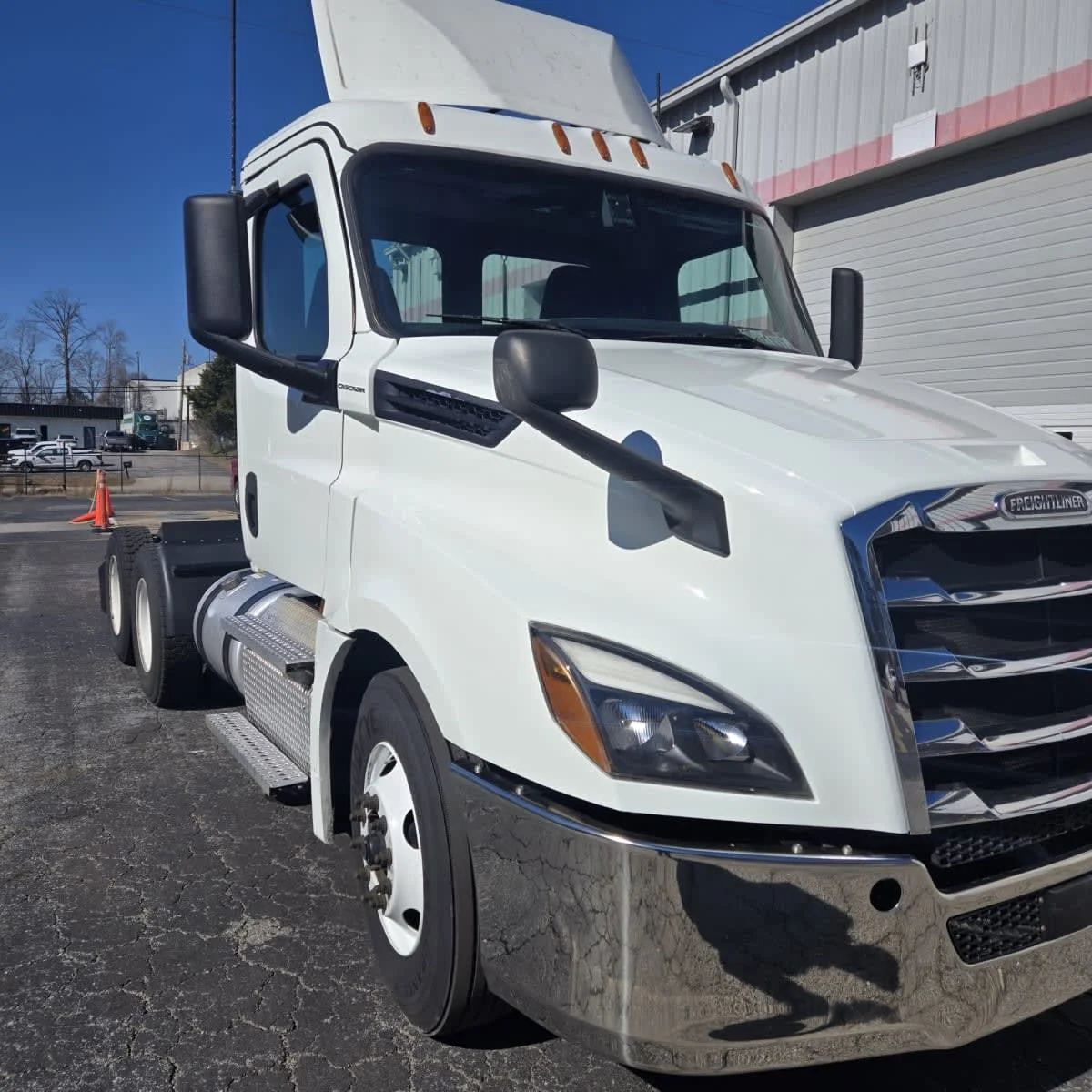 2020 Freightliner Cascadia in Doraville, GA — photo 3