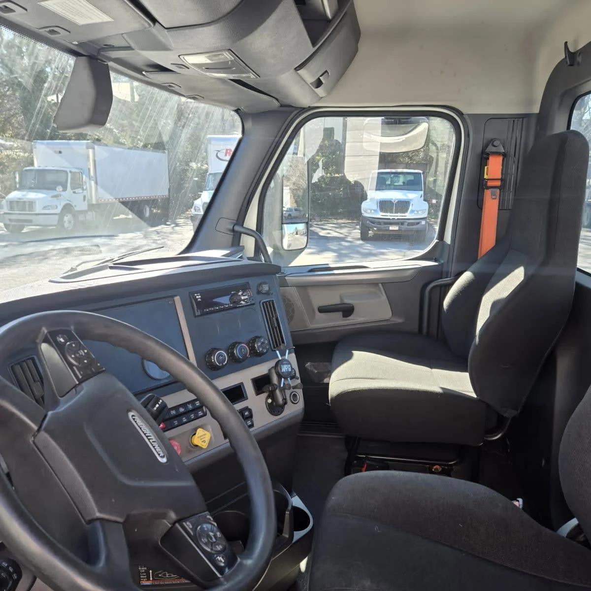 2020 Freightliner Cascadia in Doraville, GA — photo 7