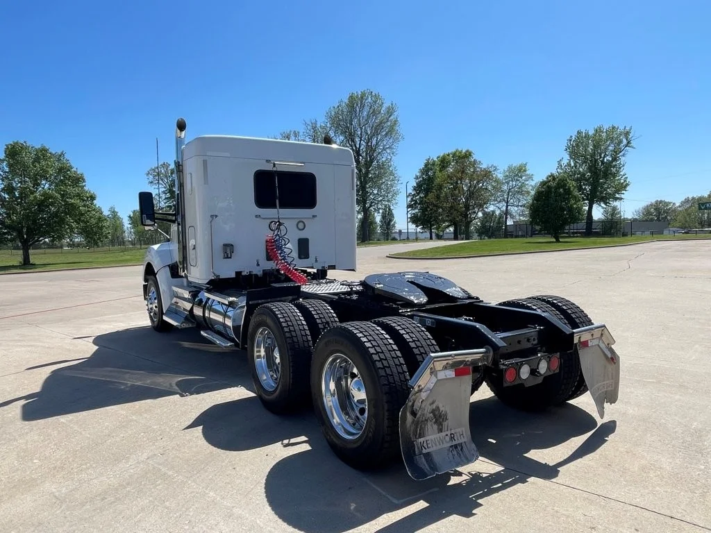 2022 Kenworth T880 - image 3