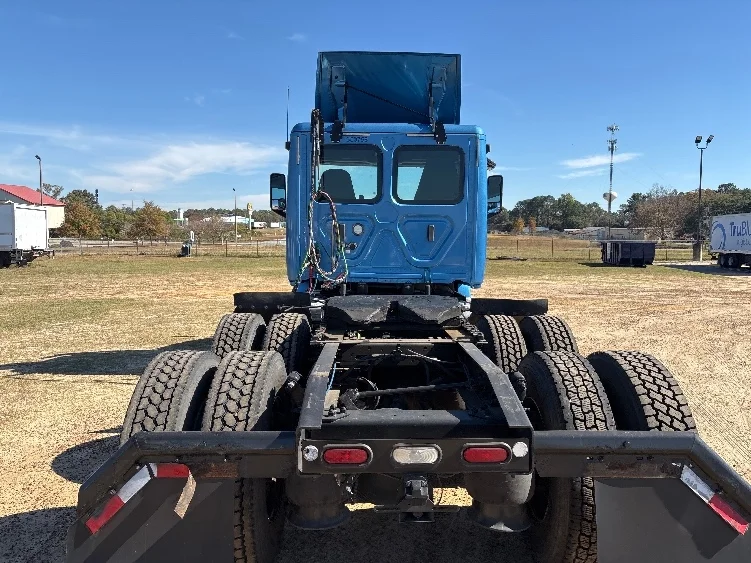2020 Freightliner Cascadia in Forest Park, GA — photo 6