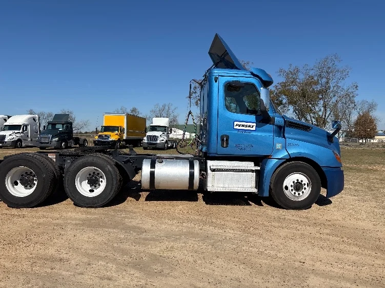 2020 Freightliner Cascadia in Forest Park, GA — photo 8