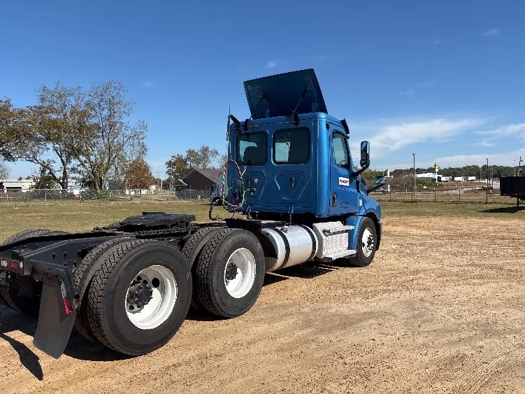 2020 Freightliner Cascadia in Forest Park, GA — photo 7