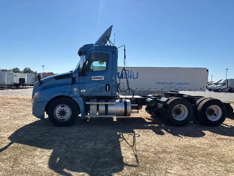 2020 Freightliner Cascadia in Forest Park, GA — photo 4