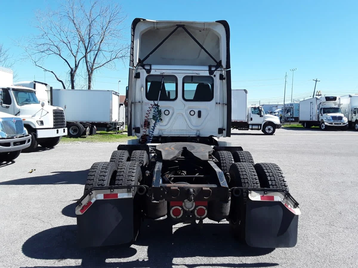 2020 Freightliner Cascadia in La Vergne, TN — photo 5