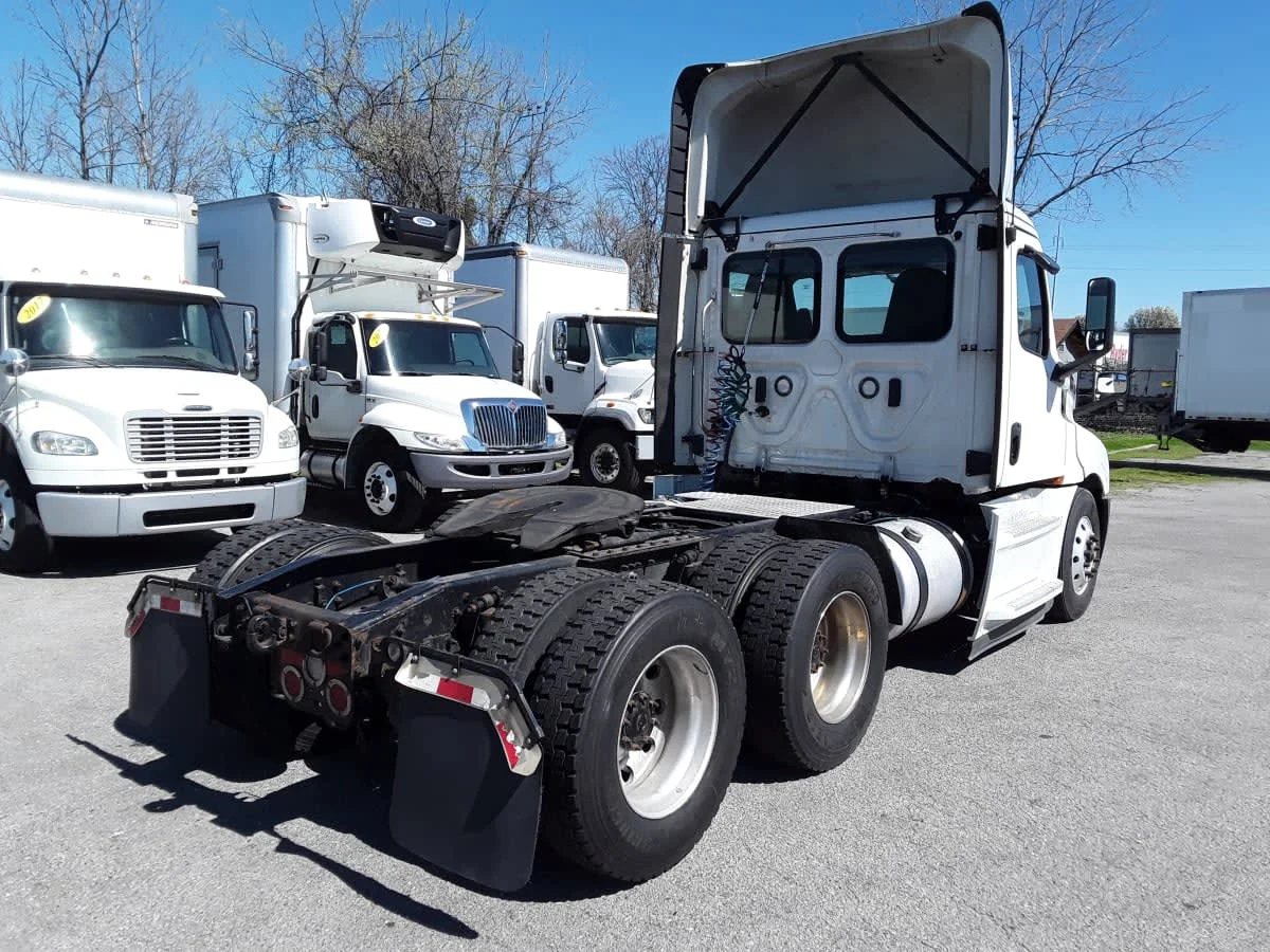 2020 Freightliner Cascadia in La Vergne, TN — photo 4