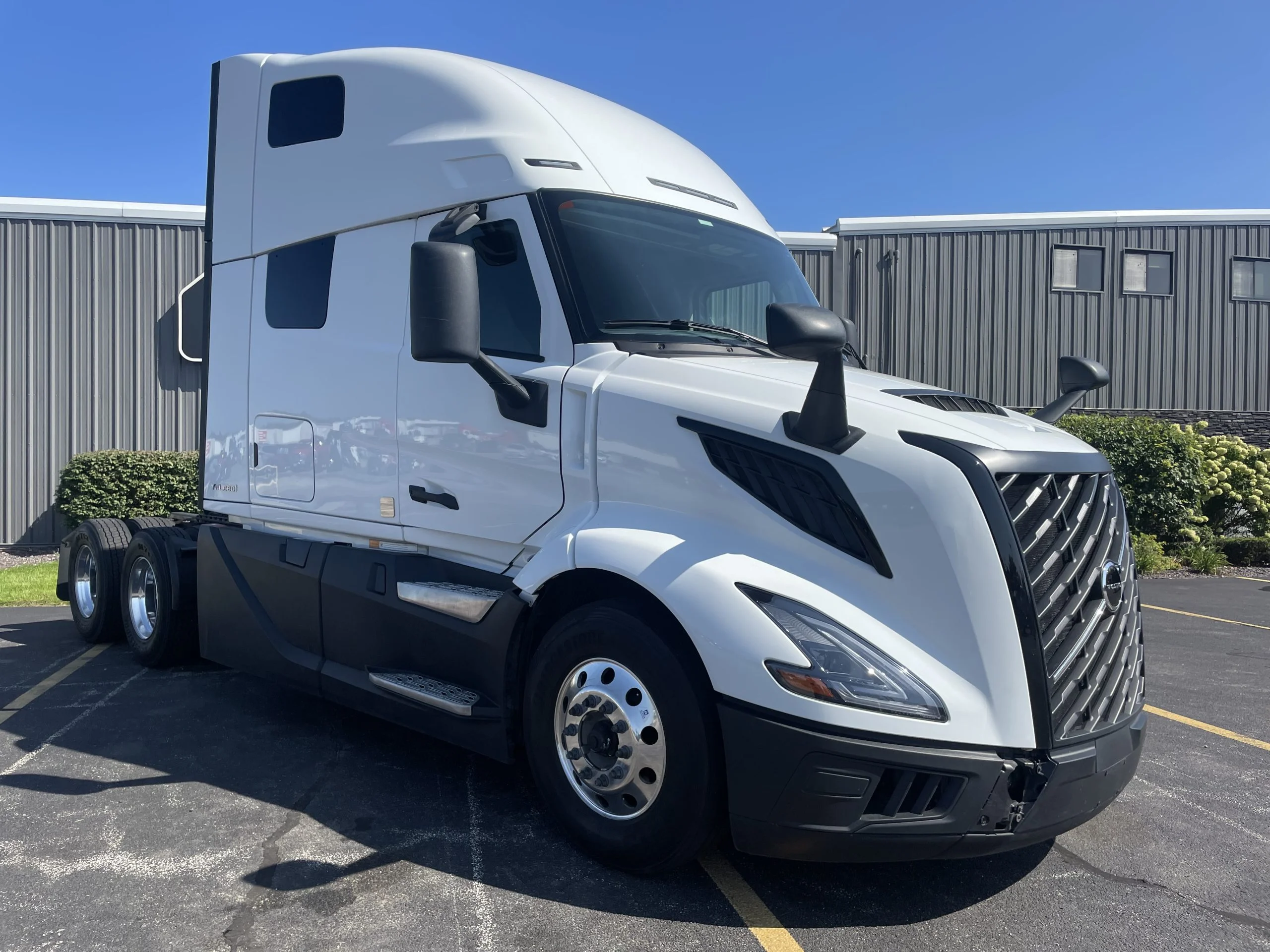 2026 Volvo VNL 660 — photo 3