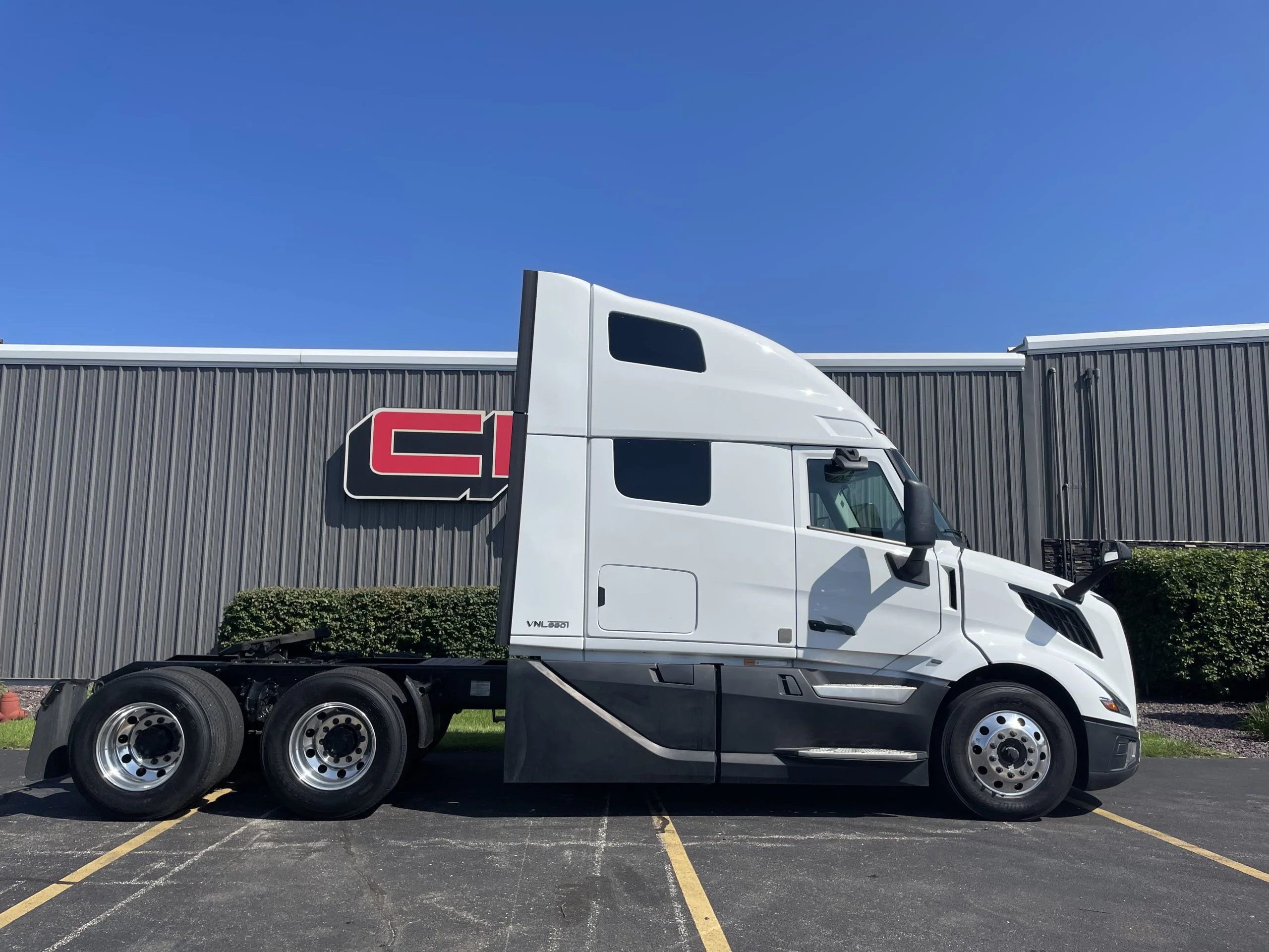 2026 Volvo VNL 660 — photo 4