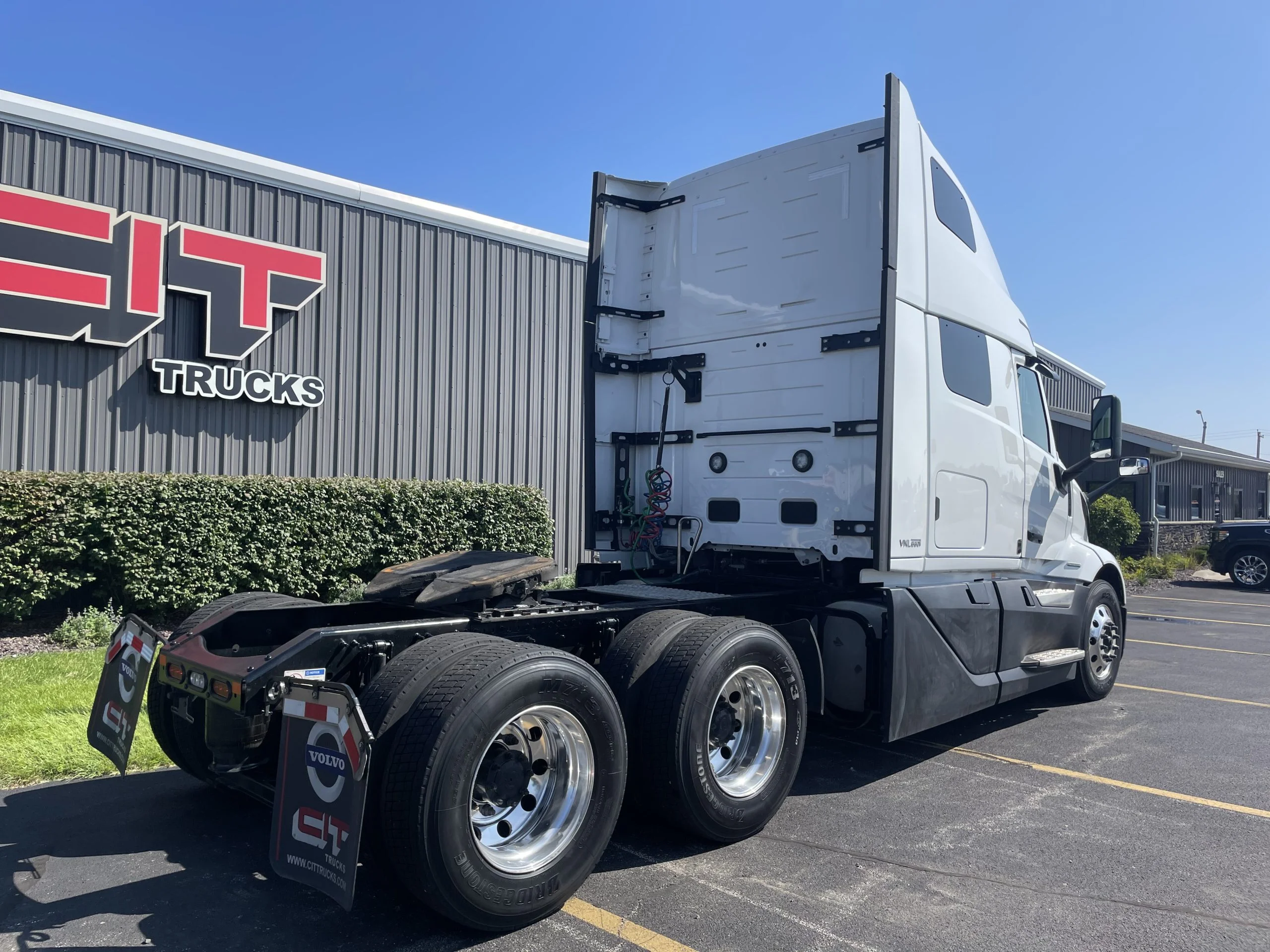 2026 Volvo VNL 660 — photo 5