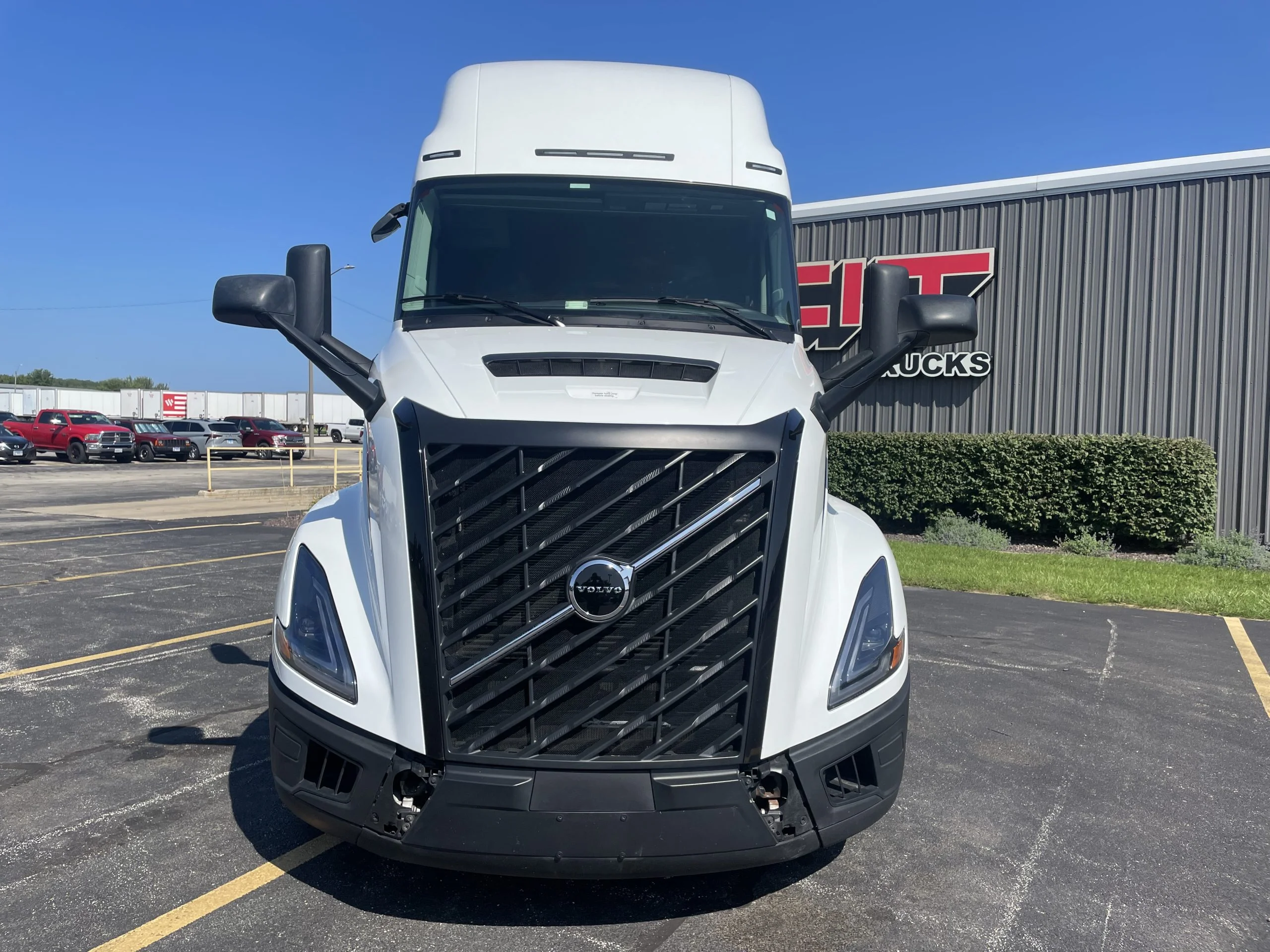 2026 Volvo VNL 660 — photo 2