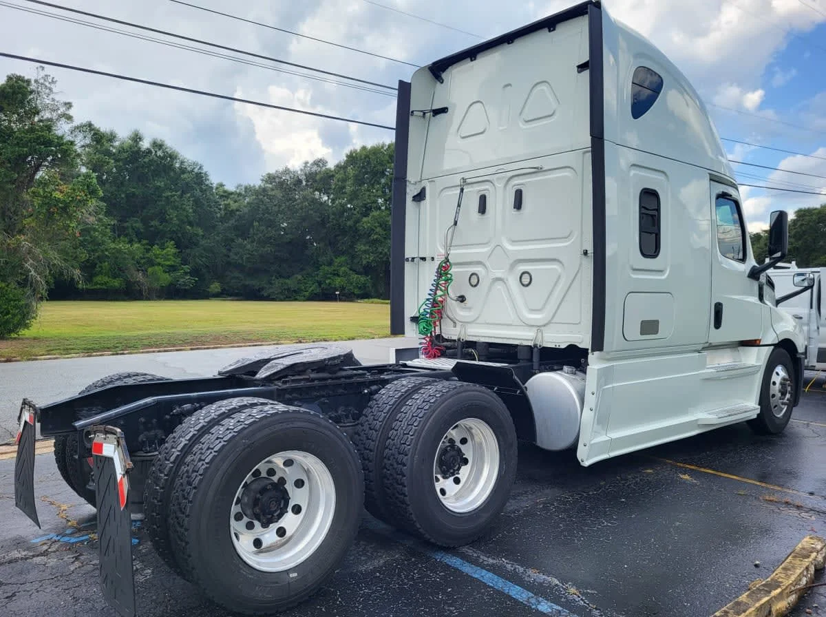 2020 Freightliner Cascadia in Atlanta, GA — photo 4