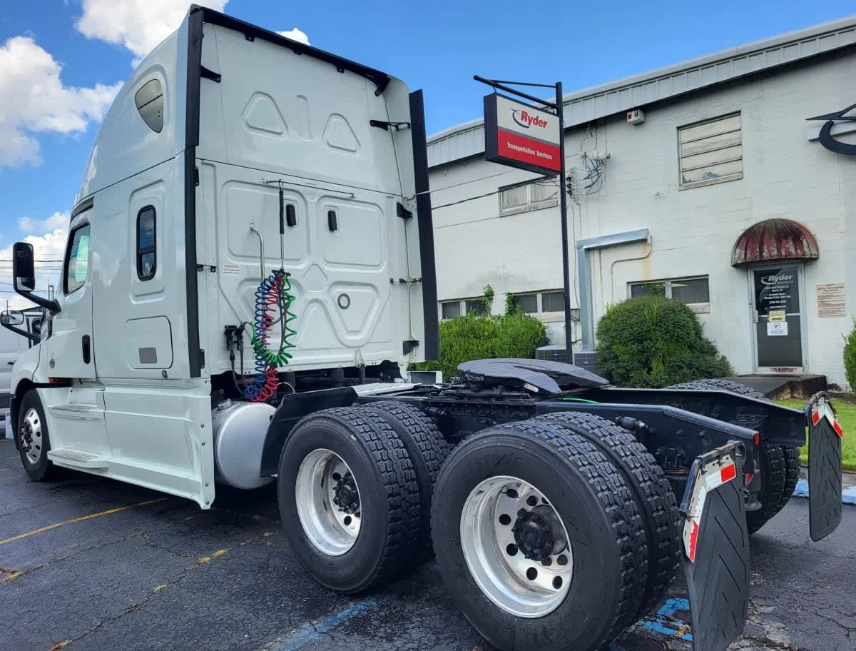 2020 Freightliner Cascadia in Atlanta, GA — photo 6