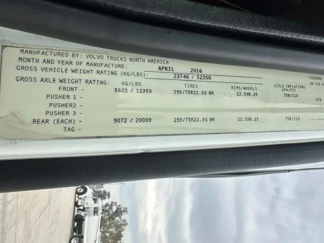 2017 Volvo VNL 300 — photo 3