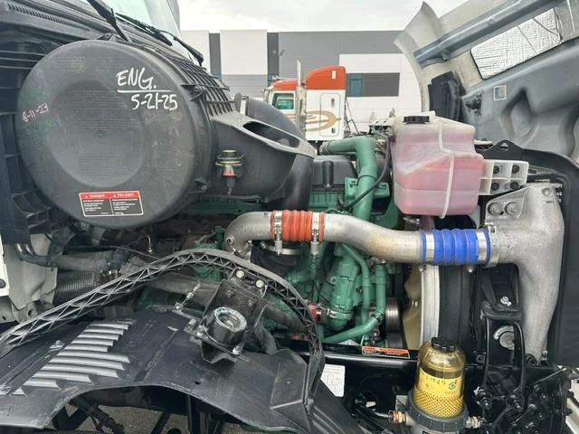 2017 Volvo VNL 300 — photo 13