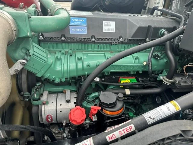 2017 Volvo VNL 300 — photo 15