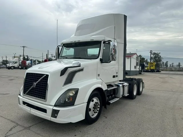 2017 Volvo VNL 300 — photo 16