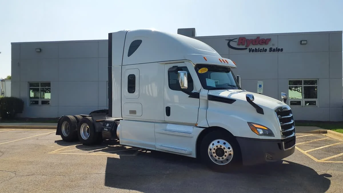 2022 Freightliner Cascadia in Bolingbrook, IL — photo 3