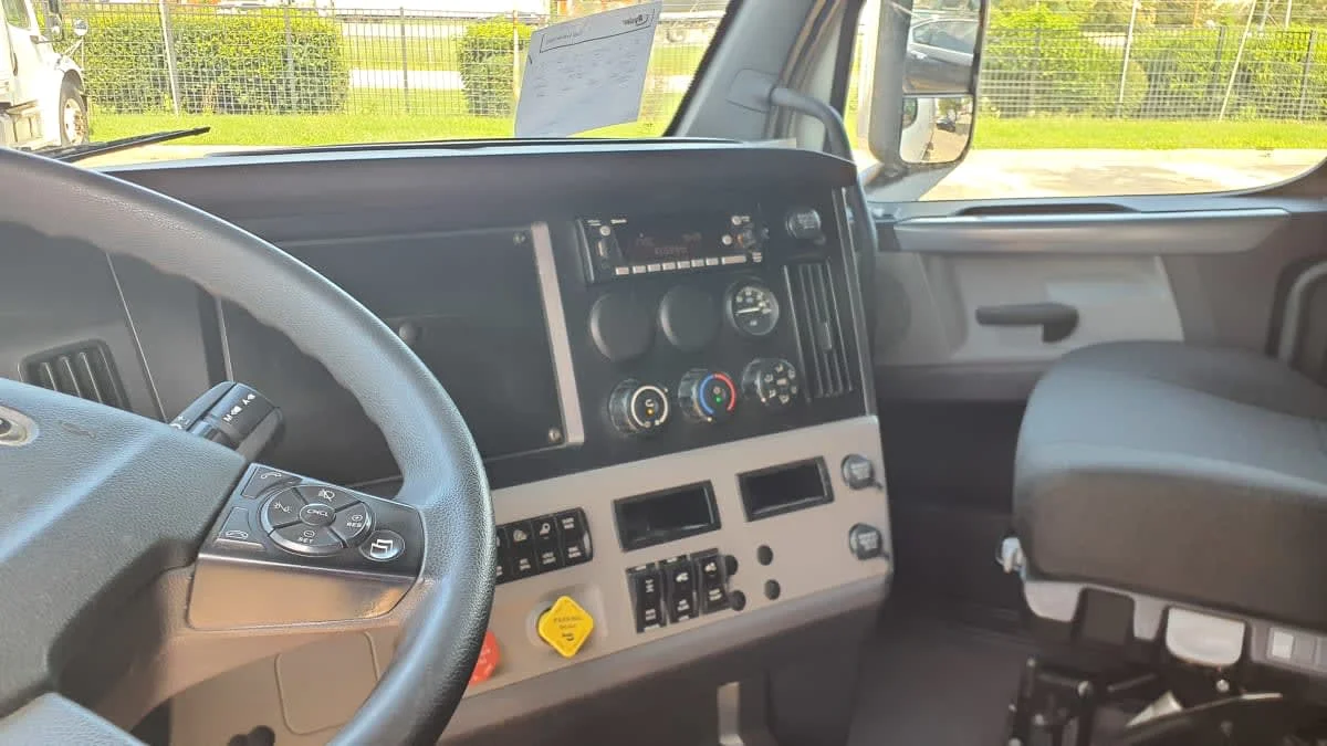 2022 Freightliner Cascadia in Bolingbrook, IL — photo 7