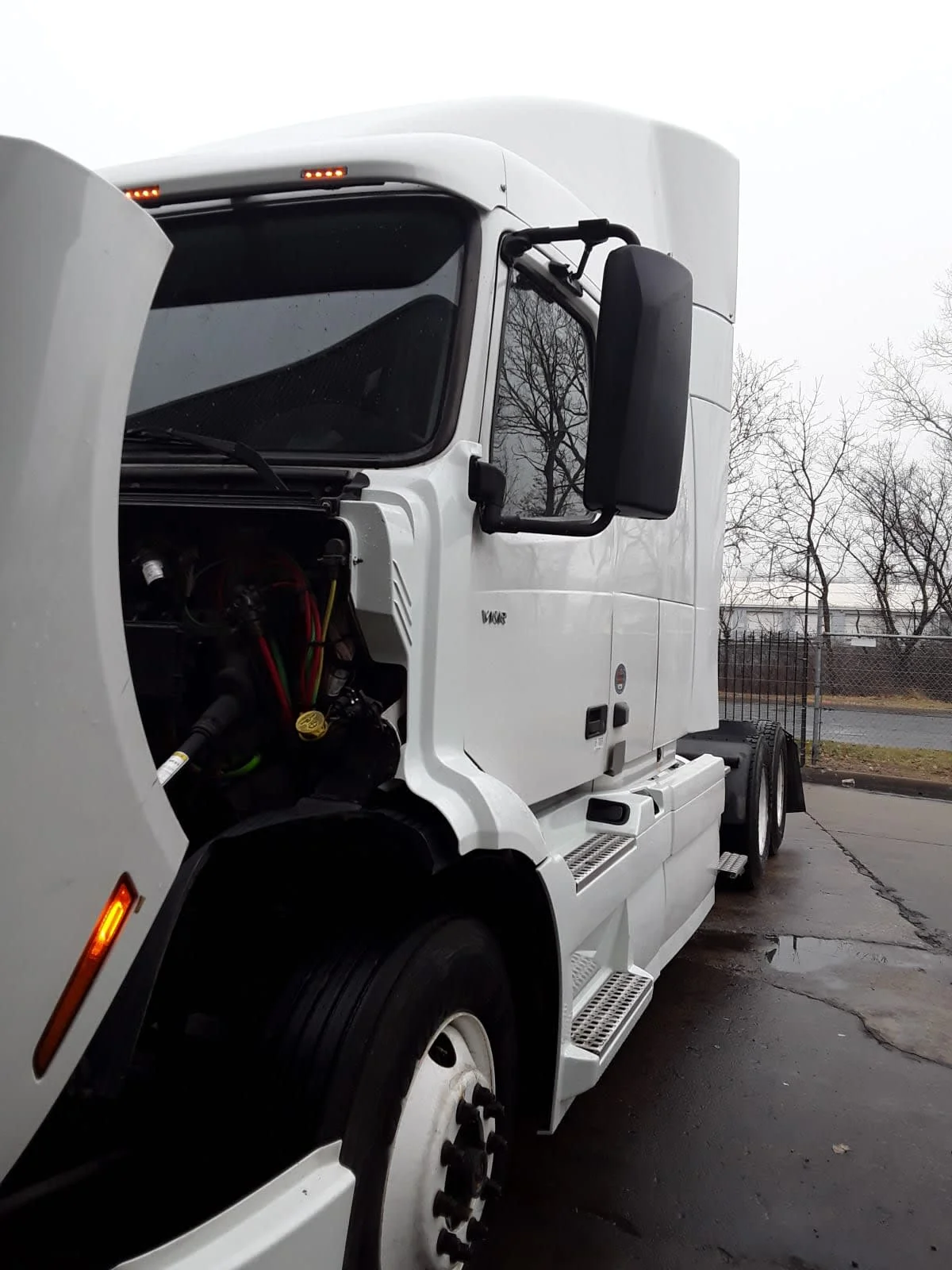 2020 Volvo VNR 640 in Kansas City, MO