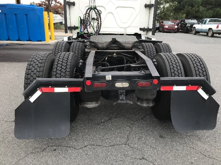 2022 Freightliner Cascadia in Fredericksburg, VA — photo 6