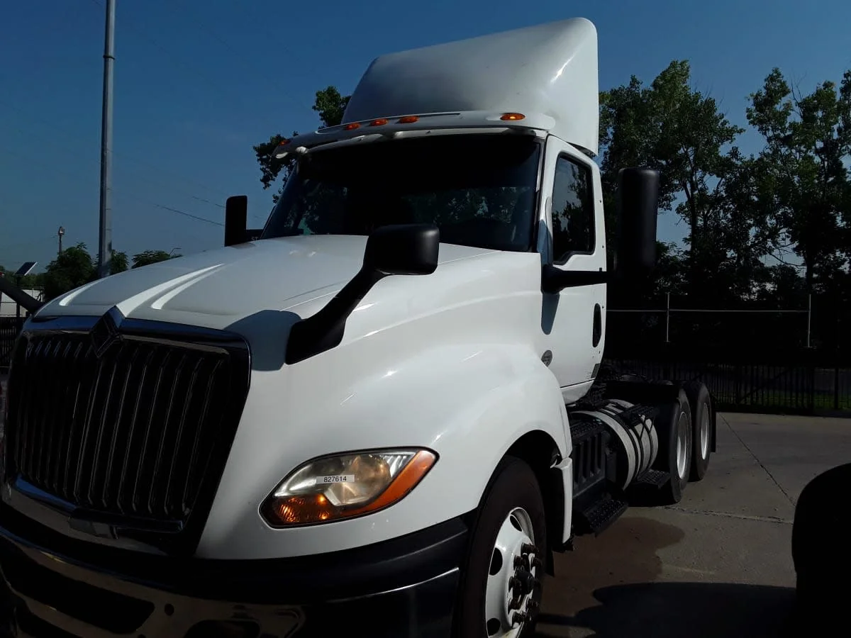 2019 International LT in Kansas City, MO — photo 2