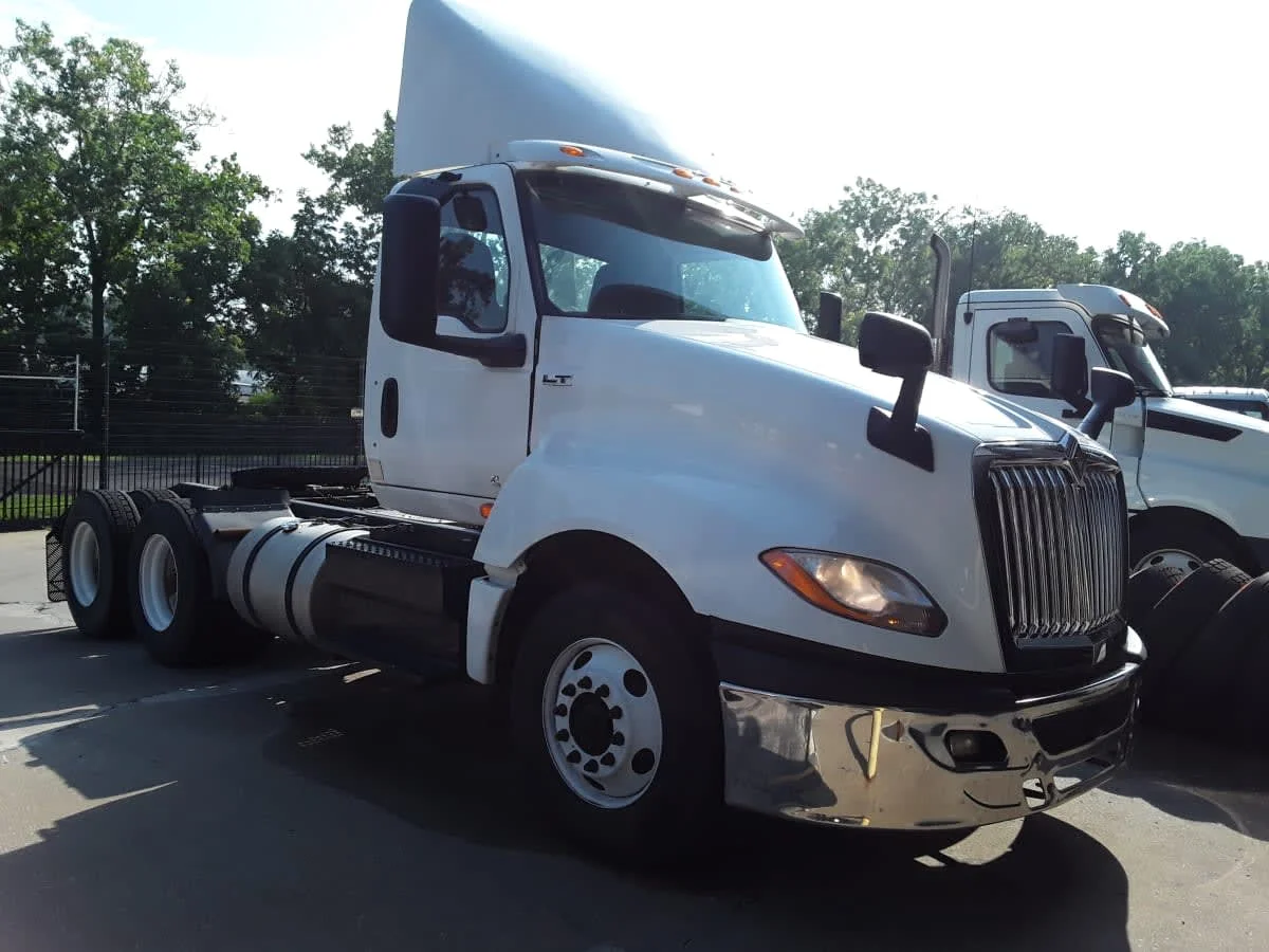 2019 International LT in Kansas City, MO — photo 3