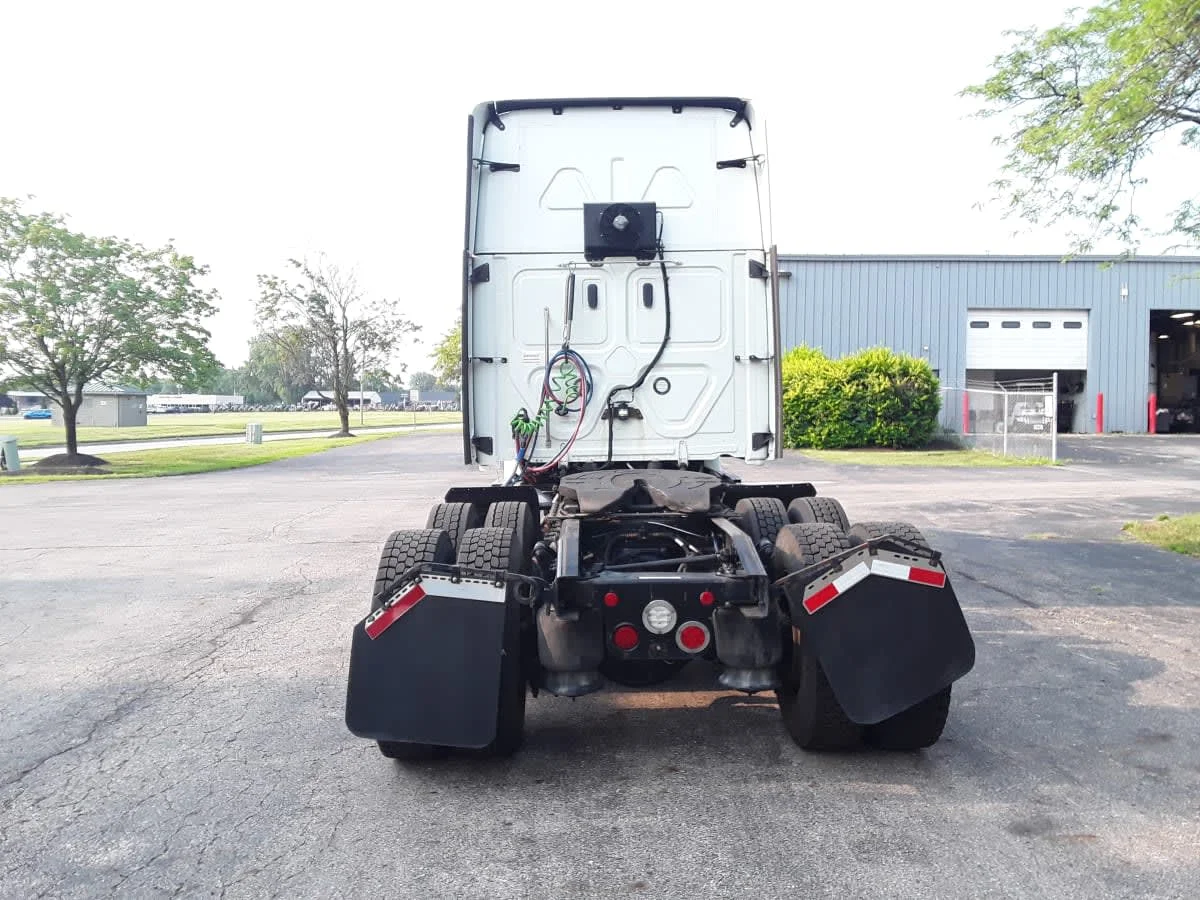 2022 Freightliner Cascadia in Hilliard, OH — photo 5
