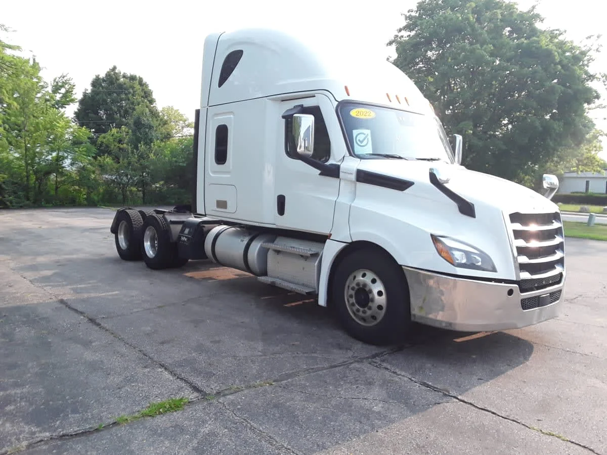 2022 Freightliner Cascadia in Hilliard, OH — photo 3